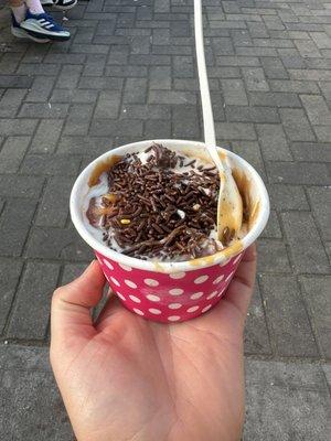 Happy Couple with butterscotch and a chocolate sprinkles. One scoop.