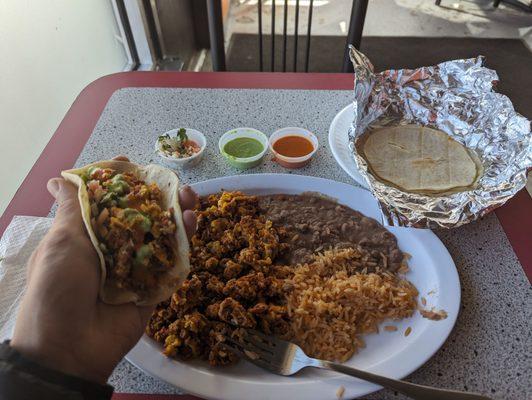 Plato de desayuno con chorizo