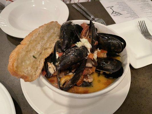 Steamed mussels with chorizo shiitaker, Lump crab, tomato, basil and crostini