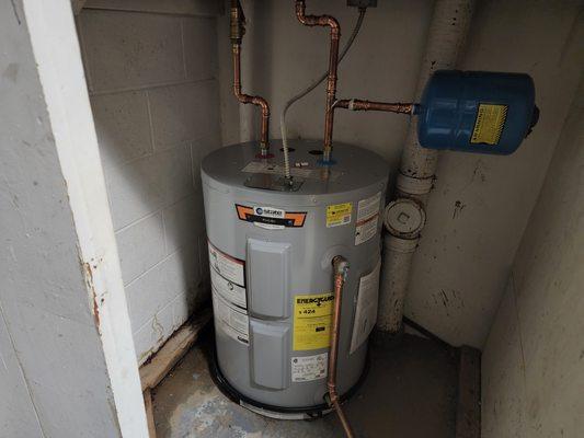 New hot water heater installation