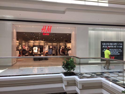 New H&M MAN entrance