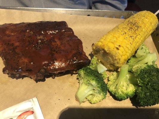 Ribs, corn on the cob and broccoli.