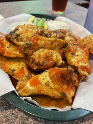 Hot garlic parm wings