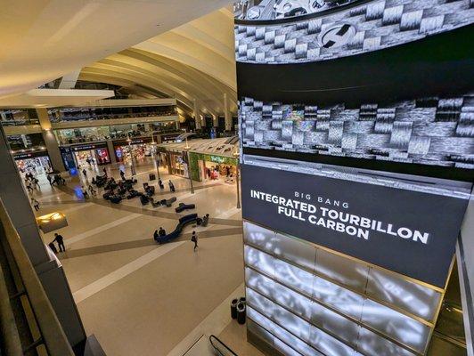 View from Level 6. Tom Bradley International Terminal (Terminal B) at Los Angeles International Airport (LAX).