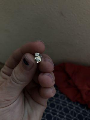 Cute little stud diamonds!!!! They sparkle and they are so light!!