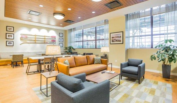 Clubroom with plenty of space for studying or relaxing with friends