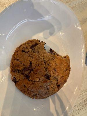 VEGAN WALNUT CHOCOLATE CHIP COOKIE