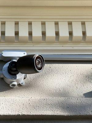 Bay Area residential installation completed by Wiztec! Our team expertly installed a UniFi Security camera w/ UniFi AI Pro model.