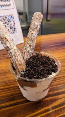 Small vanilla sundae with 2 churros, dulce de leche, and oreo topping