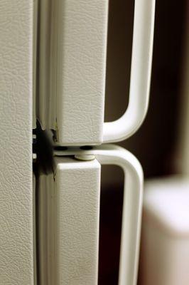 Refrigerator door alignment