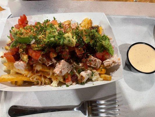 "The Cali Girl" French fries,avocado, chicken,Applewood bacon, tomatoes n Baja ranch!!! Mmmmmmm