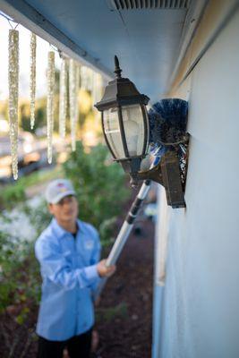 Say goodbye to the webs around the house