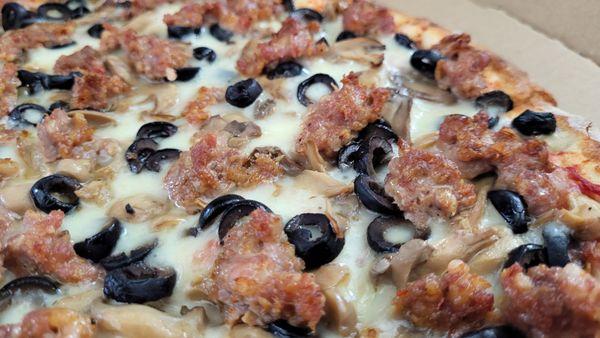 Large pizza with sausage, mushrooms and olives. They didn't skimp out on toppings.