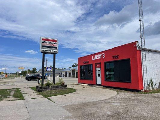 Larry's Towing, Tire & Lock Inc