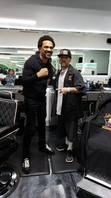 Comedian Mike.Epps with Ernesto one of the barbers @lefthook_barbershop