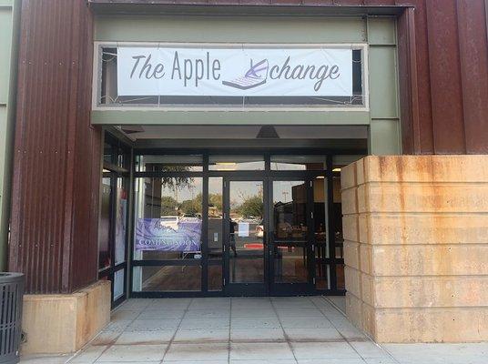 Welcome to the Gilbert location of The Apple Xchange.