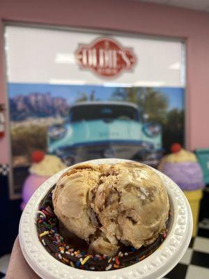 1 Scoop with waffle bowl