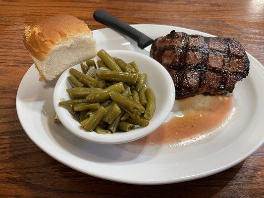 10 oz steak with green beans.