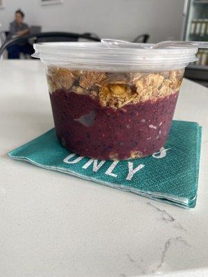 açai bowl blend: blueberry and raspberry base: coconut milk toppings: granola, extra granola, and honey