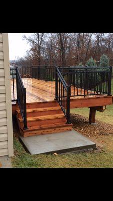 Cedar decking with a Westbury Riviera aluminum handrail in Eureka MO.