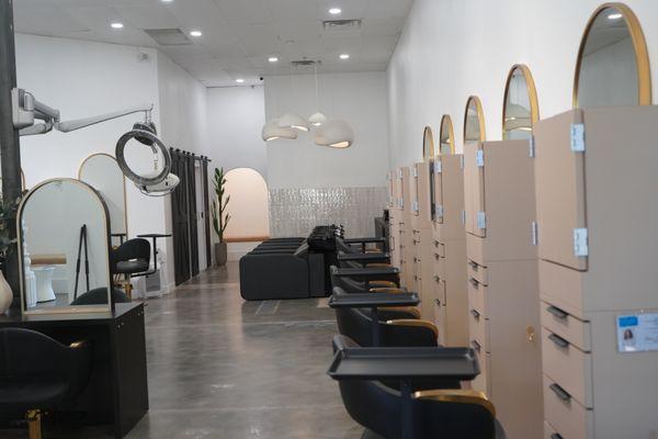 Capelli Hair Salon: A luxury haven for hair care with top-tier services and exclusive products. Elevate your style with us!