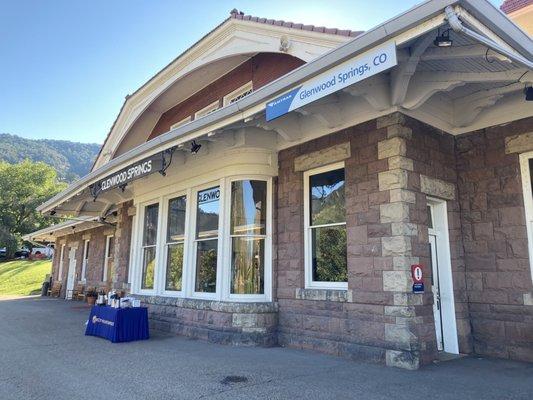 Glenwood Springs platform from the station