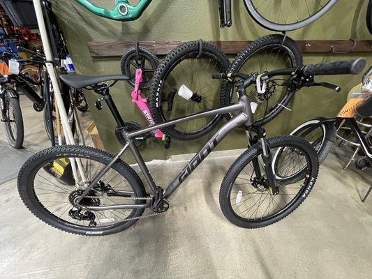 A sweet Giant Talon mountain bike.