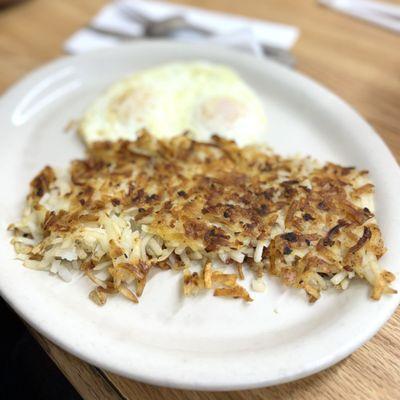 Over medium eggs with hashbrowns