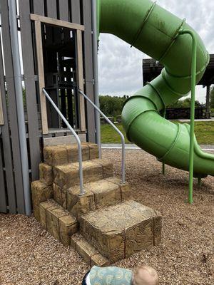 Cute hay bale steps