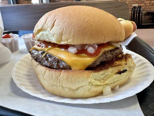 Single patty cheeseburger