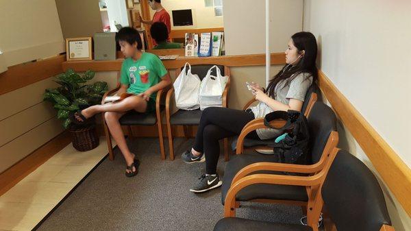 Waiting room, clean and cozy