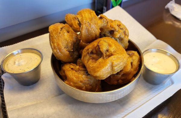 What the Ale Shrooms: Fried button mushrooms, hand-dipped in beer batter & served with our house-made lemon aioli.