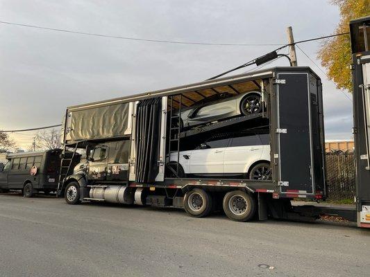 Luxury ca enclosed car shipping