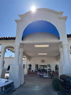 Entrance to the golf center, tearoom to the right.