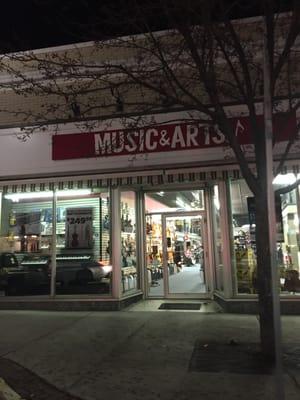 Music & Arts of Milford -- 164 Main Street / Route 16, Milford              Storefront