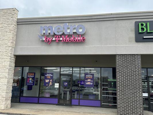 Out side of the metro by T-mobile store on 251 N Bell Blvd in cedar park