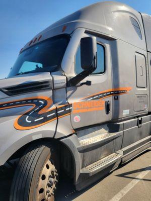 JB Autoglass partners with national companies like Schneider to meet all your heavy truck windshield needs!