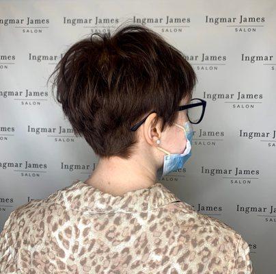 adding shine to natural haircolor with a scissor short haircut.