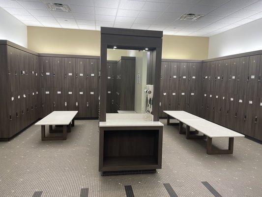 Locker room, Esporta Fitness, LA Fitness Sister Gym, off Hillsborough, Oldsmar / Westchase area, Tampa