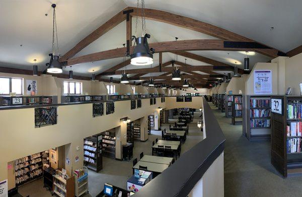 Nice looking inside the library, quite and ideal place for study here.