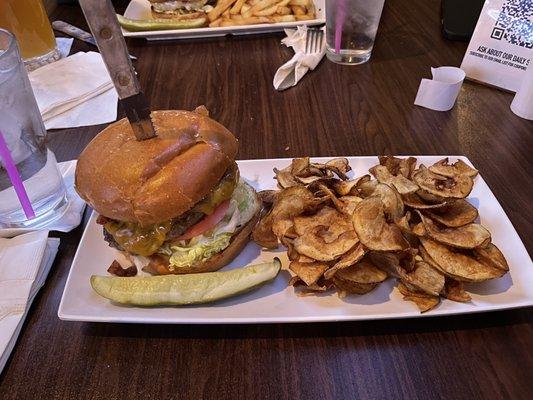 Build Your Own Burger, Fresh Cut Potato Chips