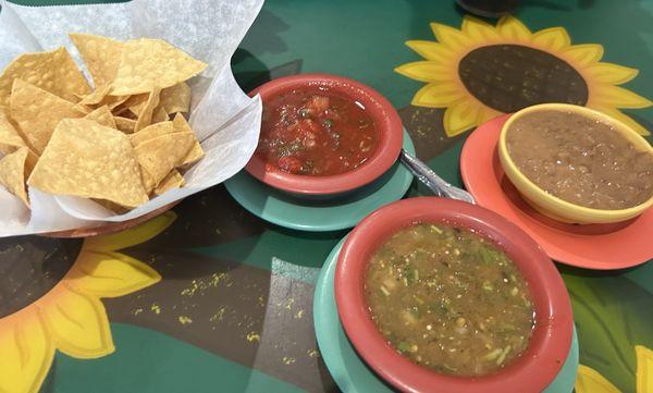 Chips & salsa with the hotter green salsa