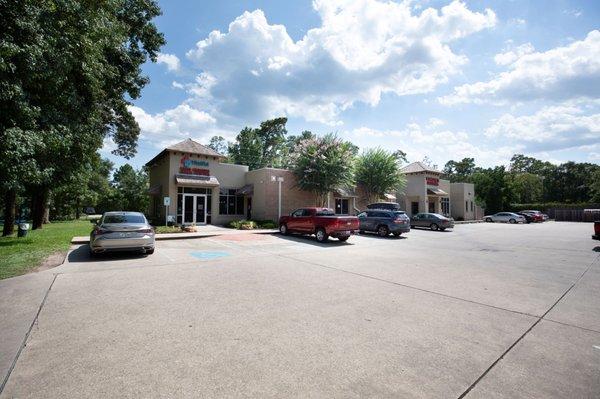 The exterior of Kings Crossing Animal Hospital