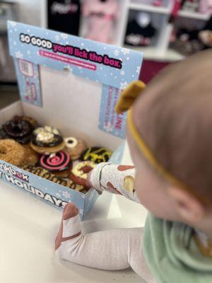 Camílla's 1st doughnut experience. What better way with Pinkbox Doughnuts!!