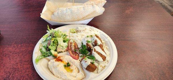 Taverna platter with Falafel