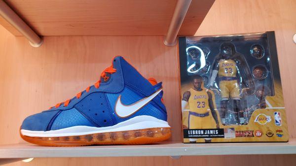 Le Bron James shoes and figure