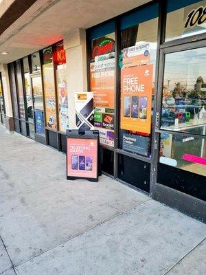 Boost mobile Orange  en katella & glasell 
Junto a Taqueria Mexico