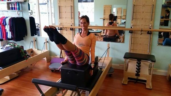 Club Pilates Instructor, Laura Lindekens, rocking the long box teaser!