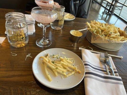 Those HUGE Parmesan truffle fries so good n greasy!