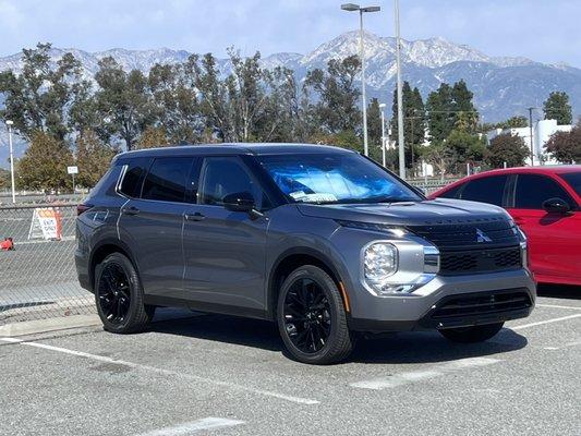 2022 mitsubishi outlander black edition